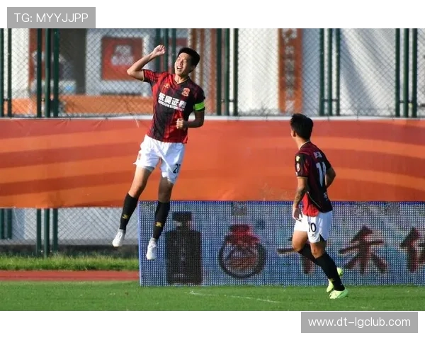 中甲赛场卡洛斯奋战绿茵全力以赴展现非凡足球激情与实力风采魅力