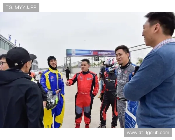 以赛道激情为舞台畅享速度与团队并进的足球盛宴